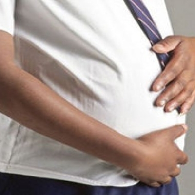 Kuipongeza serikali kwa kuruhusu wanafunzi walioachishwa shule kwa sababu ya mimba kurudi shule